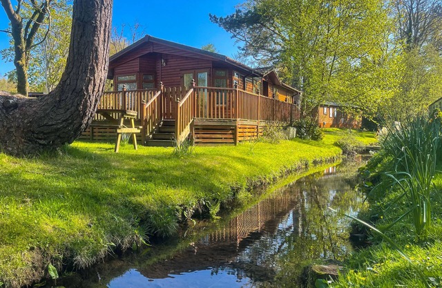 Luxury lodge in a 5* tranquil setting on the shore of Lake Windermere