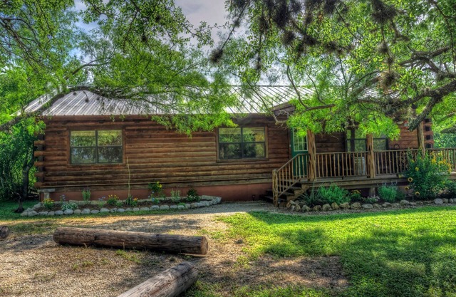 LUXURY LOG CABIN #2 FRIO RIVER WATER FRONT