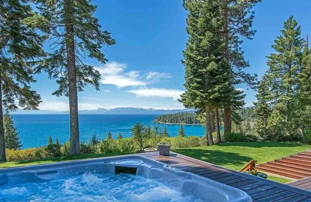 Luxury Mountain Modern Retreat with Epic Lake Views
