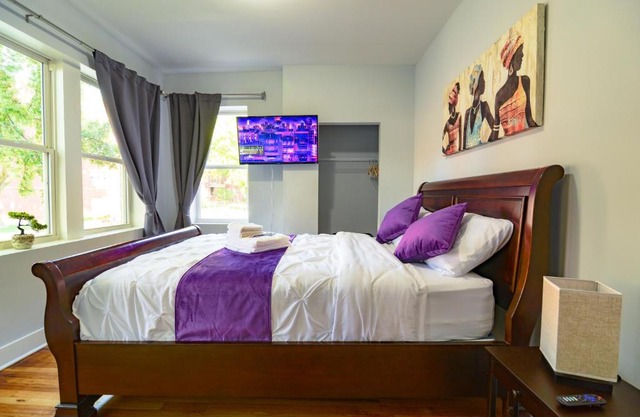 Luxury Room in Irving Park 33011