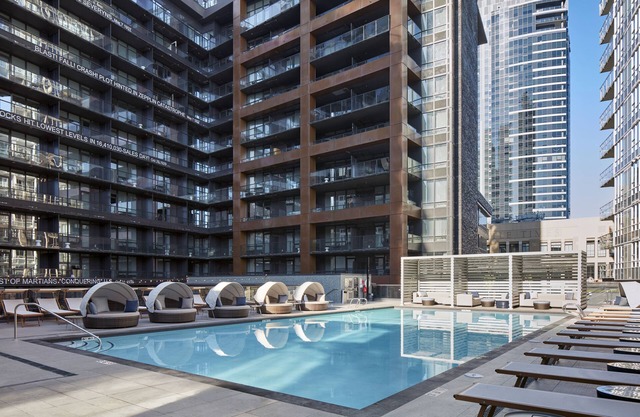 Luxury Seattle Suite w/Balcony, King Bed & Pools—Near South Lake Union Fun!