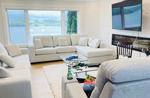 Luxury Sudbury Lake house