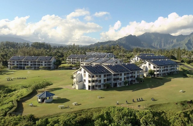 Luxury tropical comfortable resort condo in pedestrian/golf/ocean community