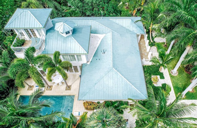 Luxury Vacation Resort Experience. 10 min to beaches, restaurants, golf & shops.