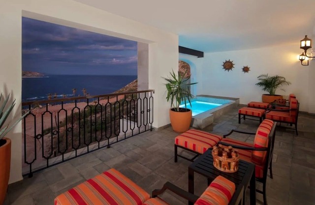 Luxury VE3 n3 bedrooms 1 x King Bed & 2 bed x 2 Queen BedsnBalcony & Plunge pool