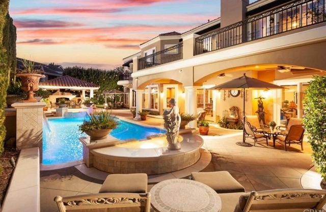 Luxury Villa with Pool, Spa, Fitness Room & Movie Theater