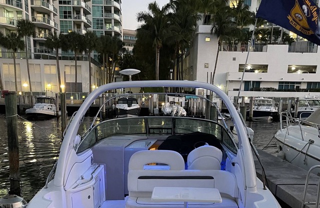 luxury yacht, romantic and moom night in averntura.