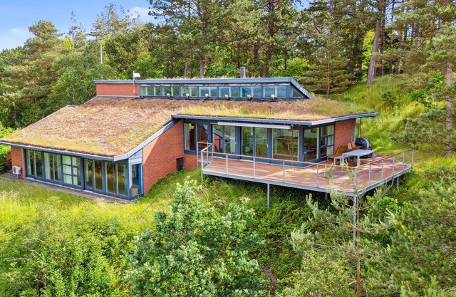 "Lynne" - 1km from the sea by Interhome