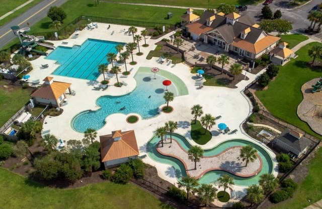Madisyn’s Manor - Luxe Comfort + StylenPet Friendly & Amazing Pools