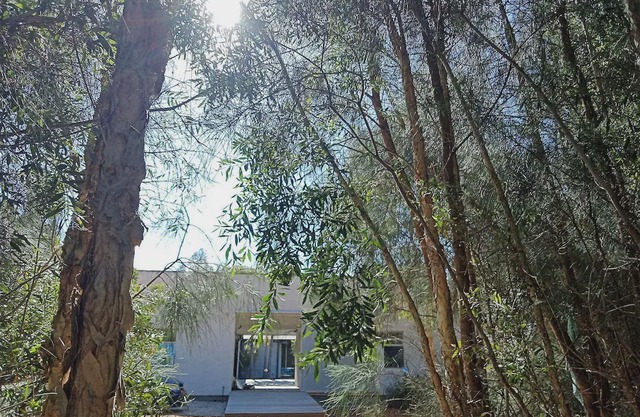 Magnificent four bedroom beach house with direct access to Diamond Beach.