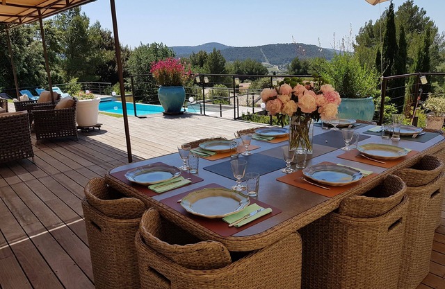 Magnificent villa with swimming pool and unobstructed view