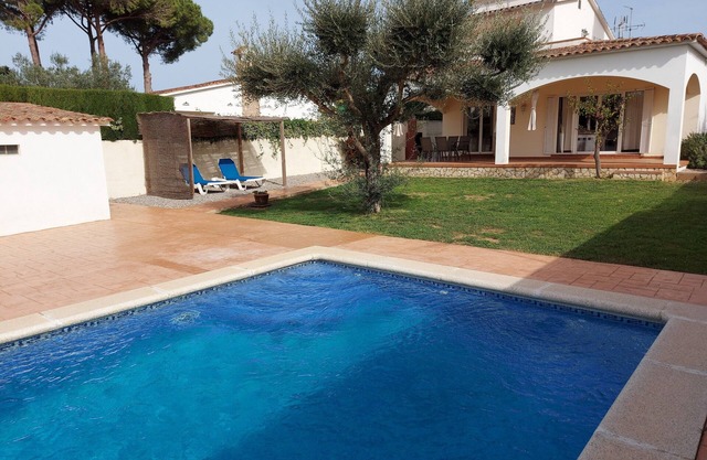 Magnificent Villa with private pool on large plot unlimited free wifi