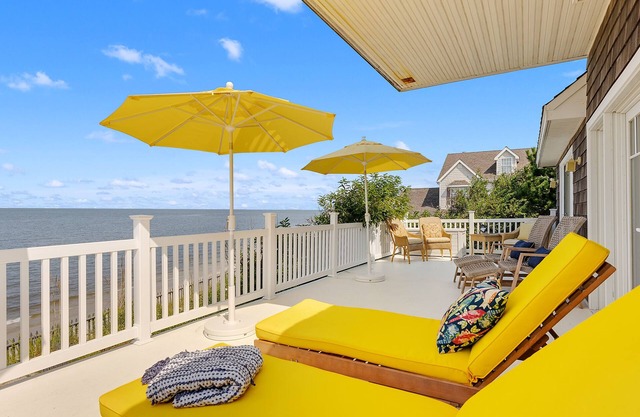 Magnificient Luxurious Home with Built-in Pool on the Beach