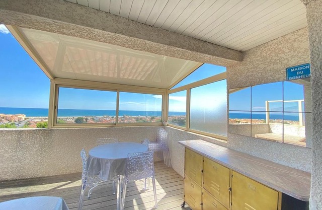 Magnifique maison vue sur la mer avec piscine commune à 800m de la plage