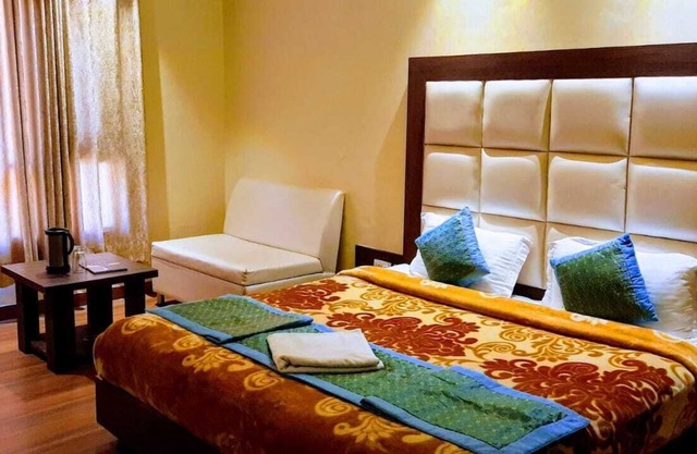 Mahesh Hotel & Restaurant