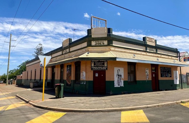 Main Reef Hotel