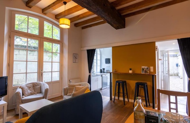 Maison au pied du Château-Cour-Proche Centre Ville