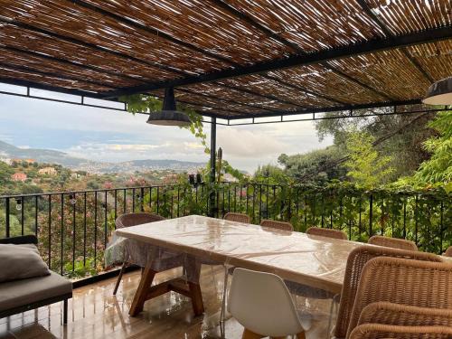 Maison avec vue mer et jacuzzi à 15 mn du centre
