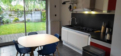 Maison confortable à Vieux-Condé avec jardin privé et parking