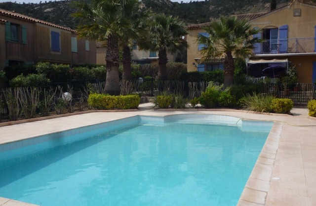 MAISON L'OLIVADE dans résidence privée avec pisc