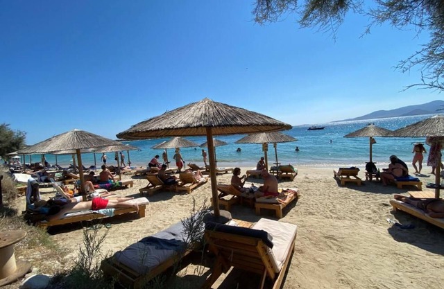 Manios Suites