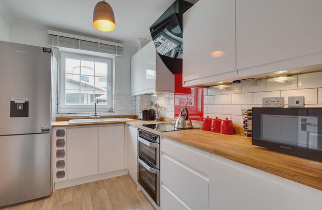 Marina Central - Two Bedroom Apartment, Sleeps 4
