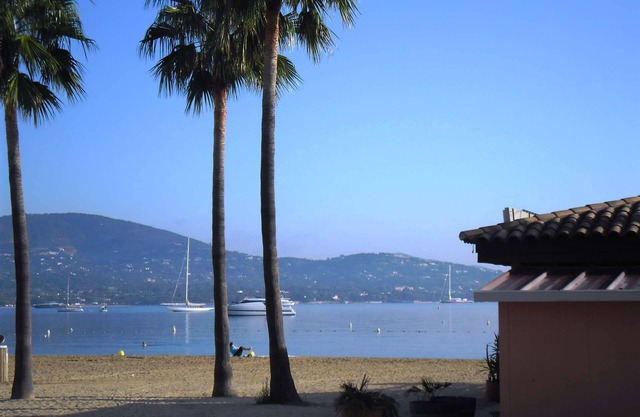 MARINES DE GASSIN : 2-BEDROOMS APARTMENT WITH CABIN IN A RESIDENCE IN FRONT OF THE SEA WITH POOL