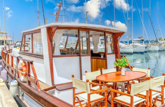 Marta Boat B&B