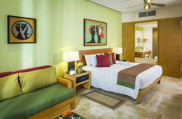 Master Suite: jacuzzi tub, private plunge pool, and beautiful views from balcony