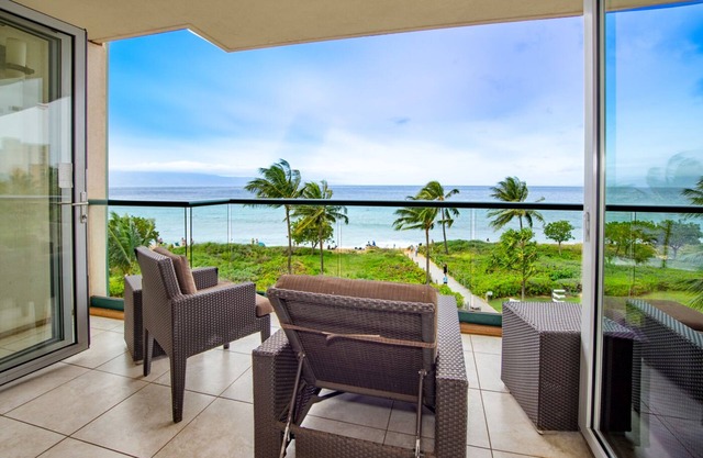 Maui Magic: Short Drive to Kaanapali Beach. Onsite Pool w/Water Slides, Parking