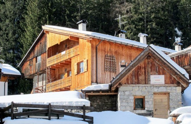 Mazzin Apartment, Sleeps 5 with Free WiFi