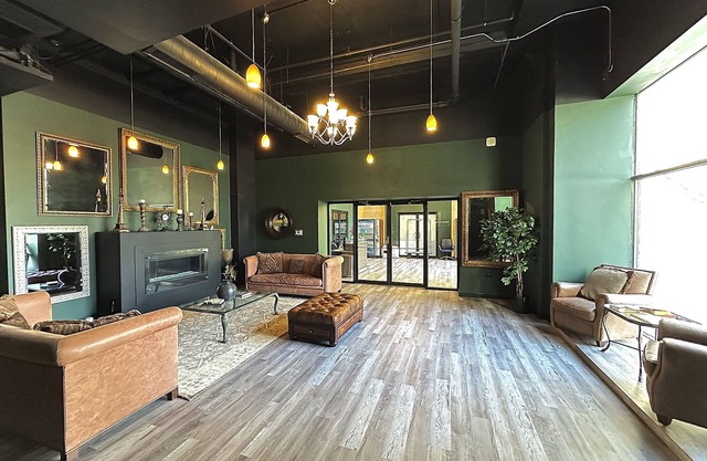 McCormick Place Designer Studio with optional parking for up to 4 guests