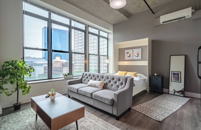 McCormick Place Designer Studio with optional parking for up to 4 guests