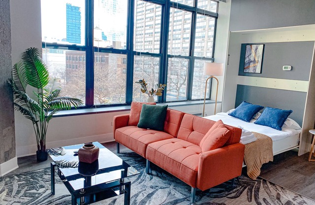 McCormick Place Studio with optional parking and Gym for up to 4 guests