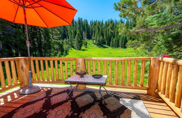 MeadowOut Luxury near the HideOut