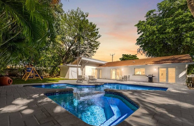 Menachem 20270 NE 25th Ave · Miami Pool House Near Aventura - Well Located!