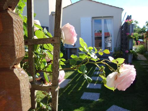 MER à pied Vrai lit LINGE FOURNI Jardin LOCAL vélos