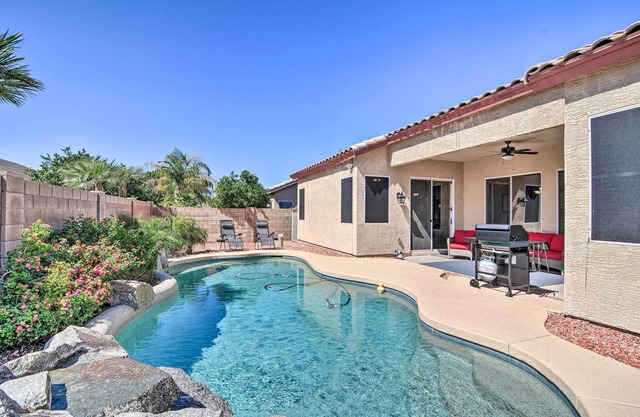 Mesa Abode w/ Grill & Hot Tub - 2 Mi to Shopping!