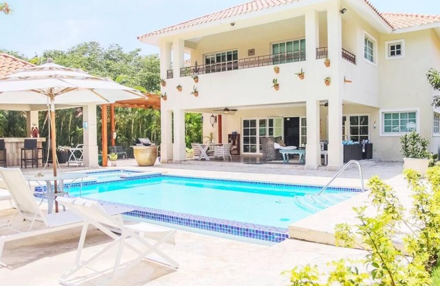 Metro Country Club, beautiful beach house