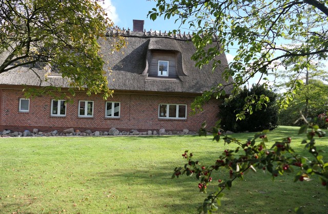 "Meyers Ferienhaus" with Private Garden & Wi-Fi