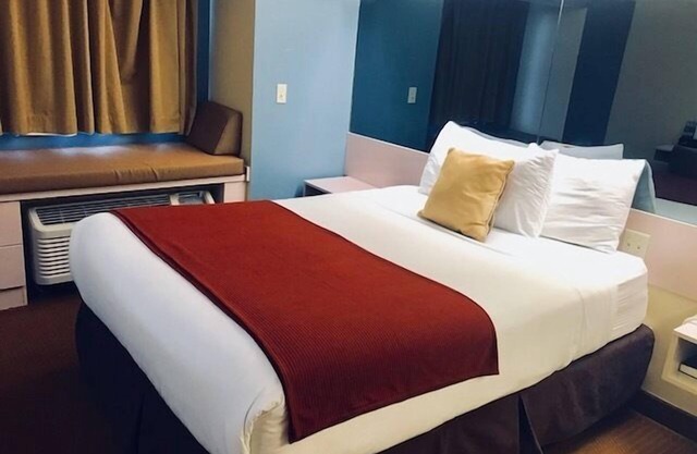 Microtel Inn & Suites by Wyndham Kansas City Airport