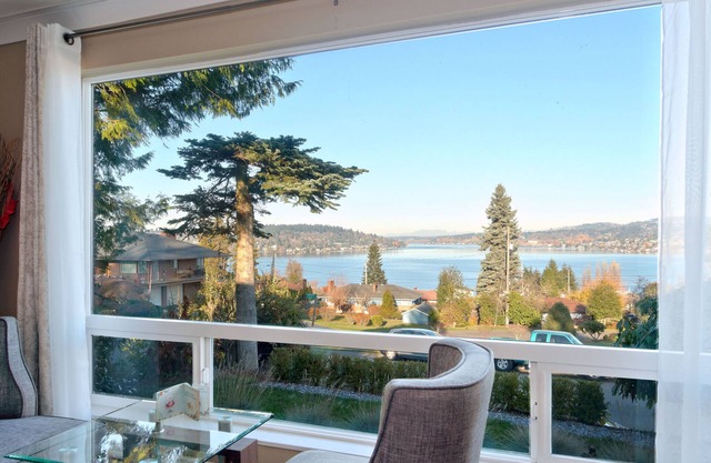 Mid-Century Seattle Home w/Lakefront Views