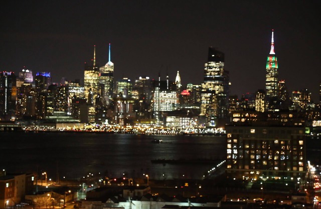 Mid-Town View Apt 2 - 15 Minutes To NYC 4BR'S!