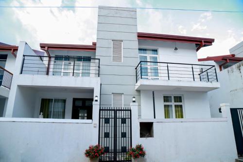 Millennium City Villa with three AC rooms near to the Airport