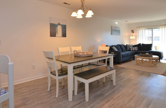 MINI-WEEKS IN SWEET POOL COMMUNITY CONDO, 1203 The Palms, Rehoboth Beach, DE
