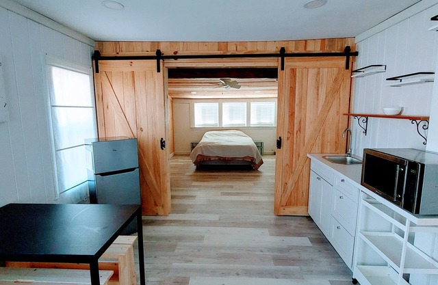 *Minimalist Mtn Living- Pets Welcome (30+ Days)*