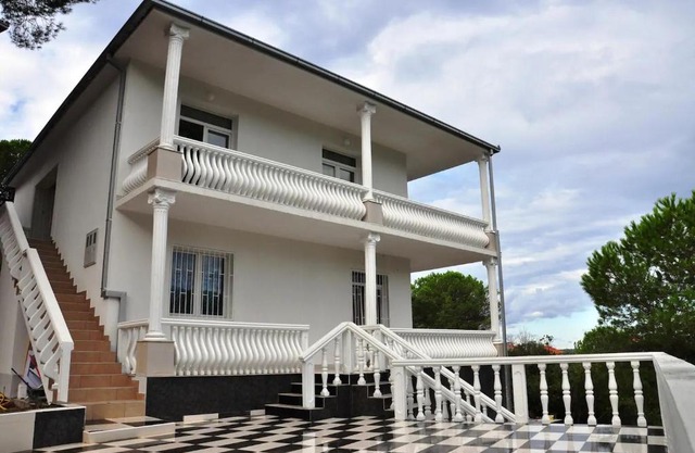 Mirišta - Spacious apartment in lush nature sea & forest