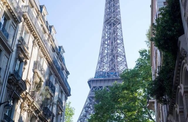 Miss Eiffel Tower