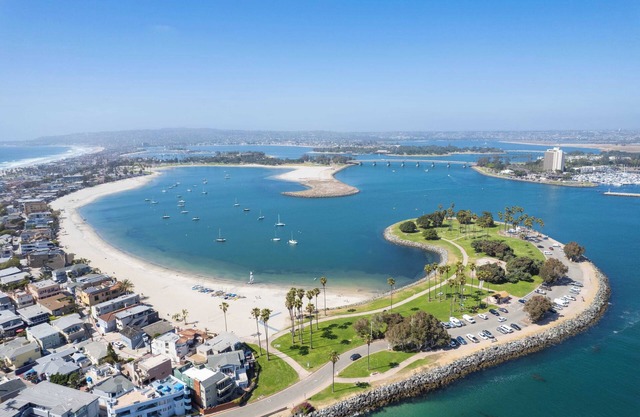 Mission Point Buyout by Avantstay Two Unit Buyout w/Patio, Fire Pit & Close to Beach! 6bdrs