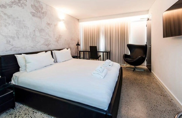 Modern 1 Bedroom Apartment with Rooftop Terrace